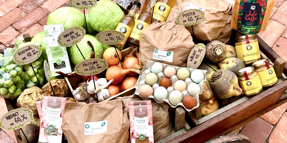 Ramme kafé og gårdsbutikk selger egenproduserte, økologiske grønnsaker.